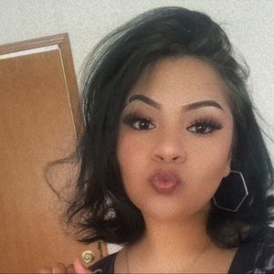 Meet your Posher, Esmeralda